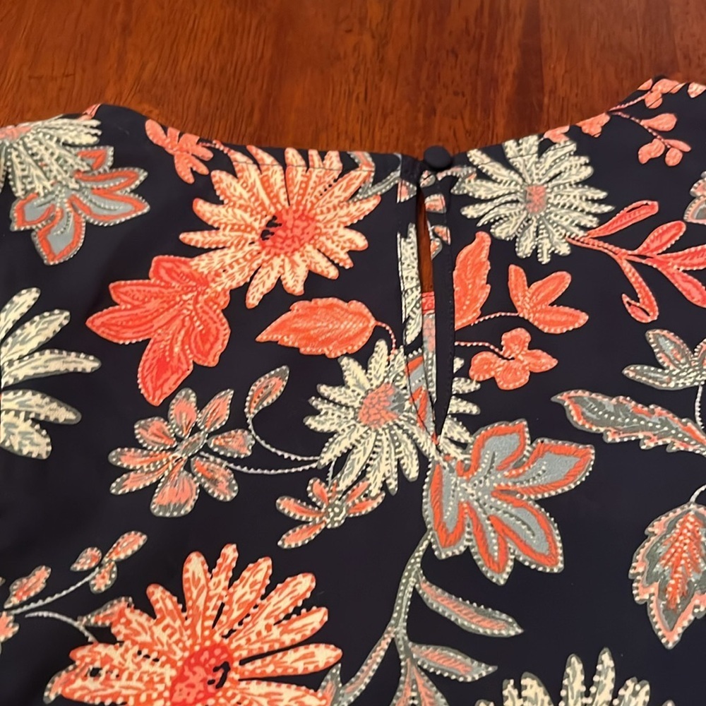 Nanette Lepore Floral Long Sleeve Blouse with ruffle detail size Medium - Picture 8 of 8